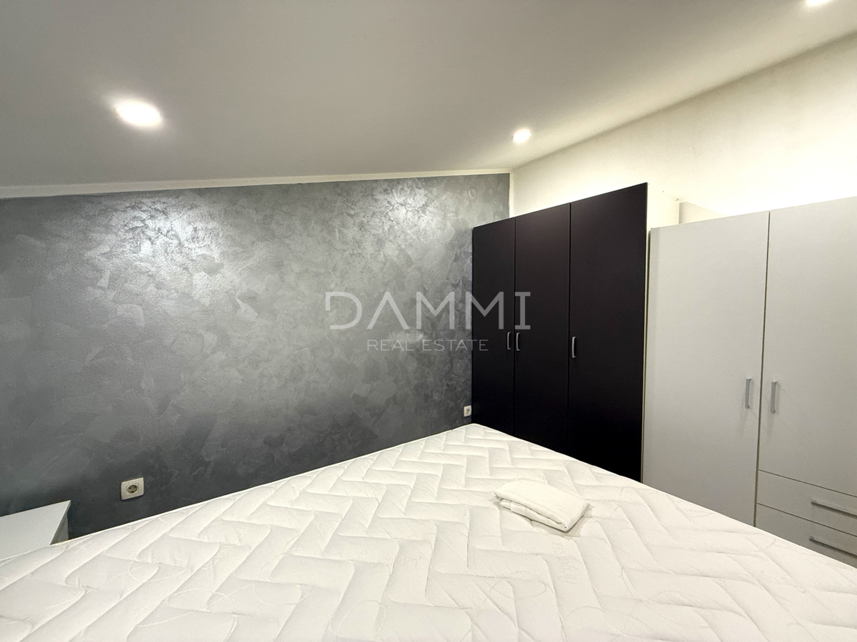 ISTRA, ROVINJ - Appartamento al 2° piano con una camera da letto e parcheggio