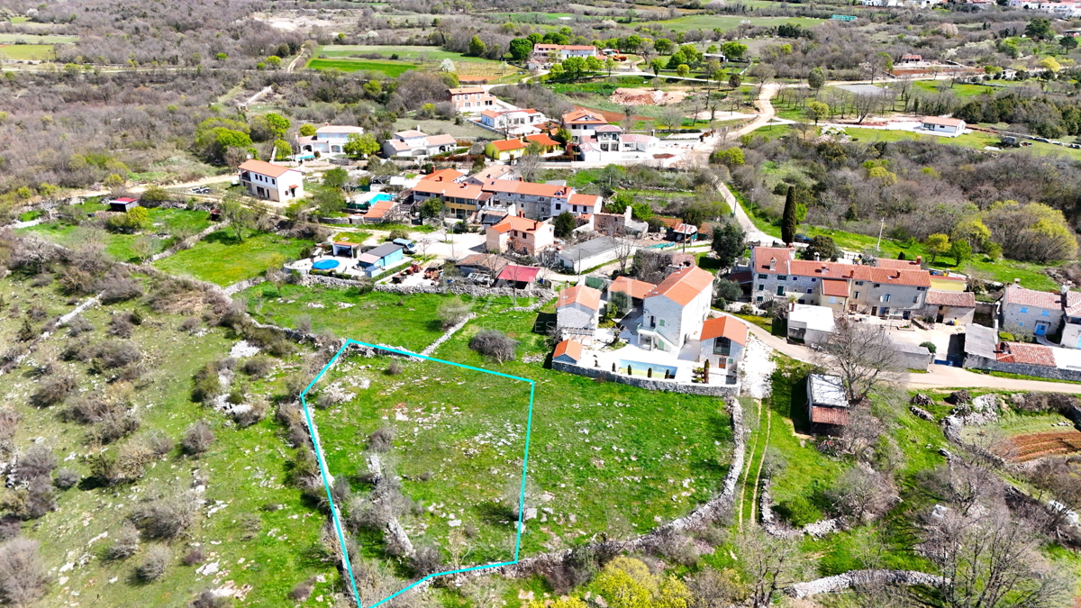 ISTRA, BALE - Terreno edificabile in ottima posizione di 755 m2