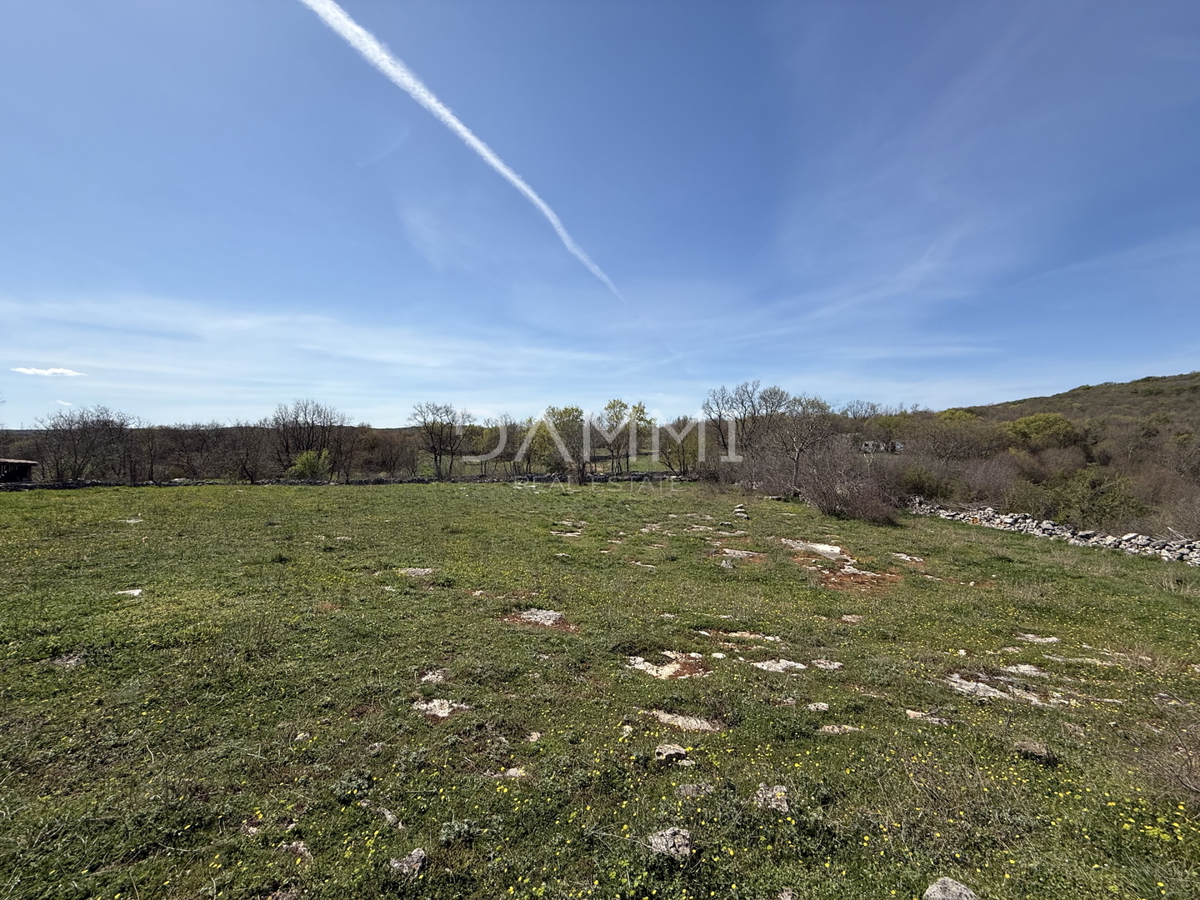 ISTRA, BALE - Terreno edificabile in ottima posizione di 755 m2
