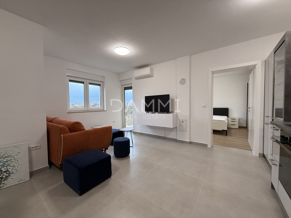 ISTRIA, ROVIGNO - Appartamento al piano terra, bilocale con giardino e posto auto