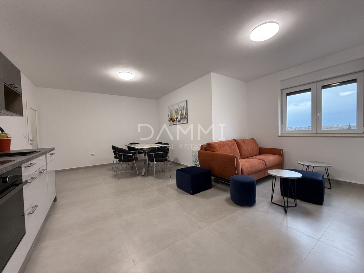 ISTRIA, ROVIGNO - Appartamento al piano terra, bilocale con giardino e posto auto
