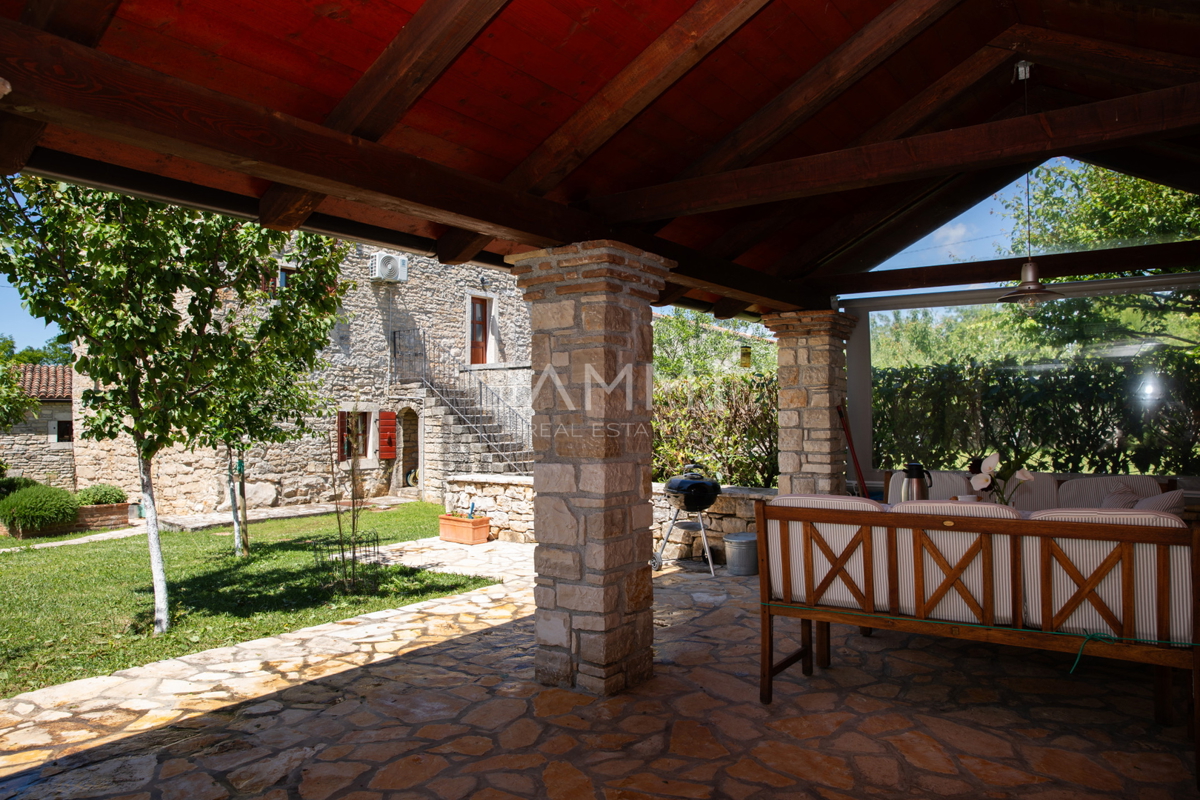 ISTRA, KANFANAR - Tradizionale casa istriana con piscina