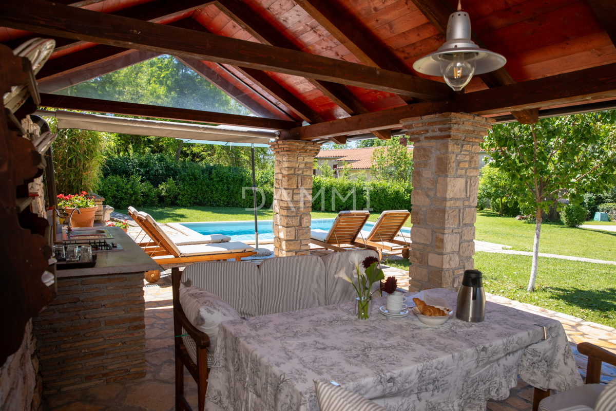 ISTRA, KANFANAR - Tradizionale casa istriana con piscina