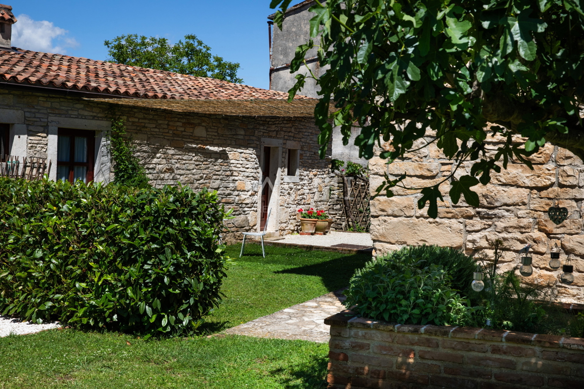 ISTRA, KANFANAR - Tradizionale casa istriana con piscina