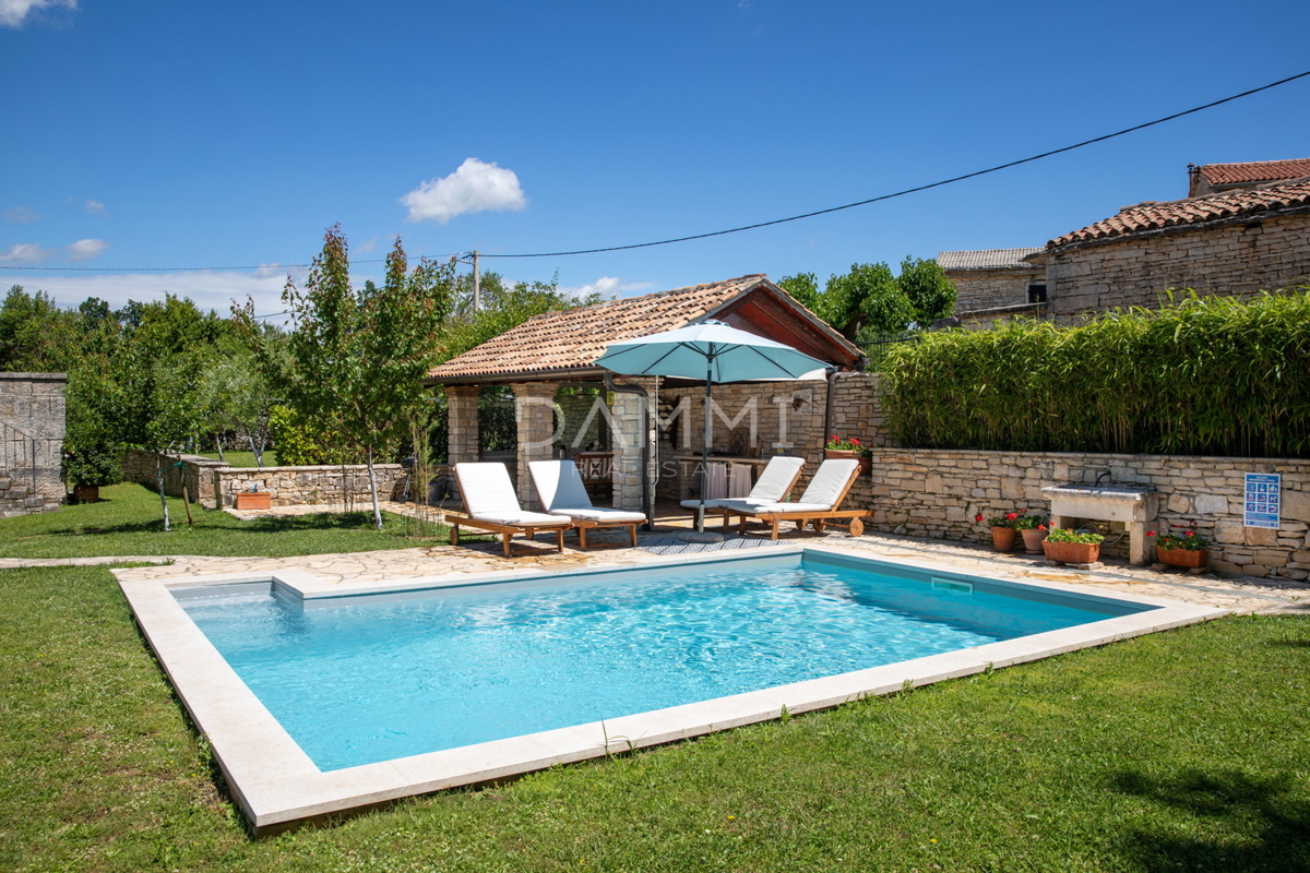 ISTRA, KANFANAR - Tradizionale casa istriana con piscina