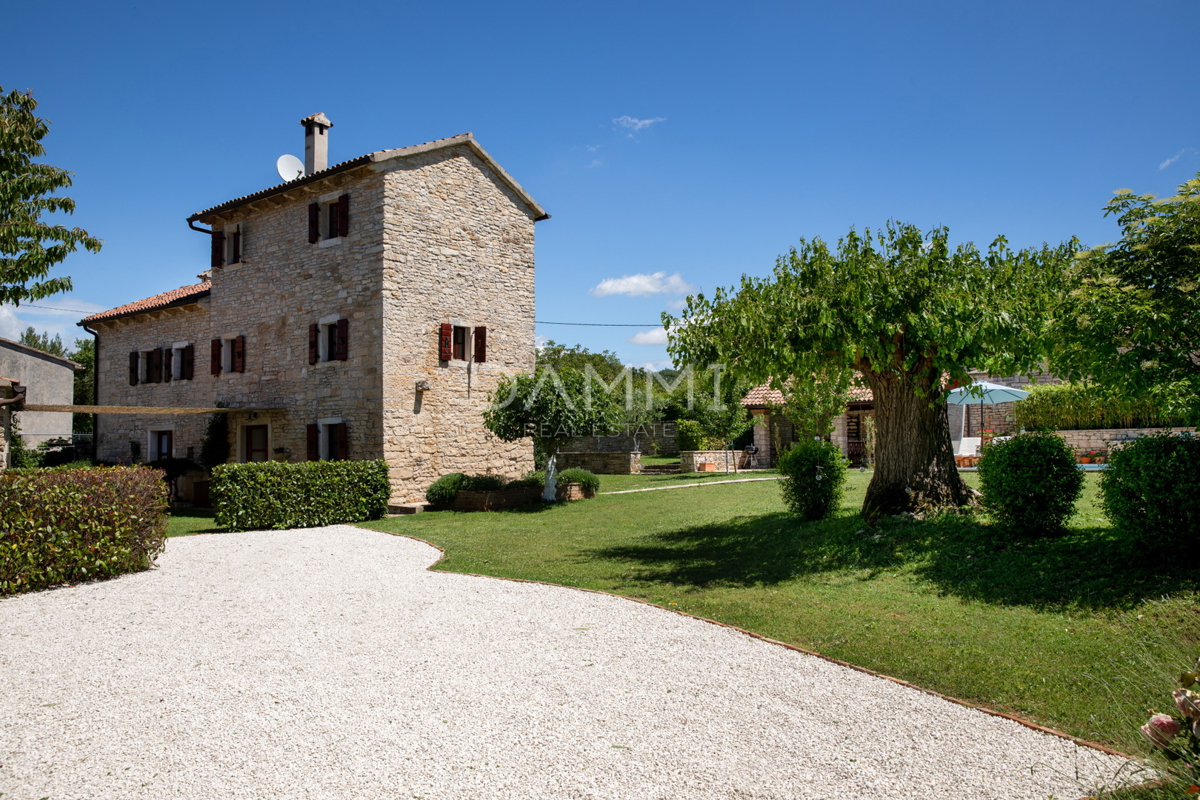 ISTRA, KANFANAR - Tradizionale casa istriana con piscina