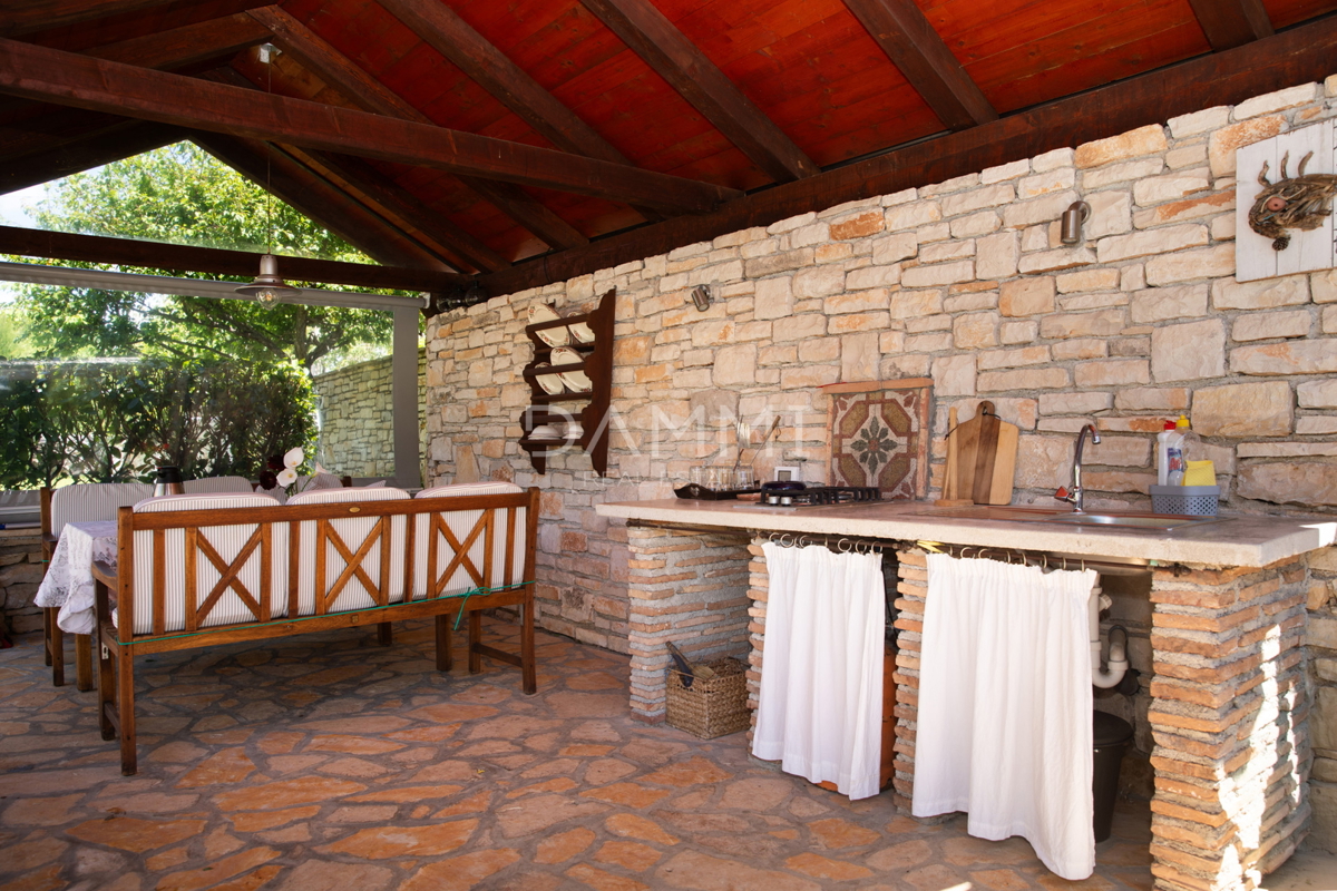 ISTRA, KANFANAR - Tradizionale casa istriana con piscina