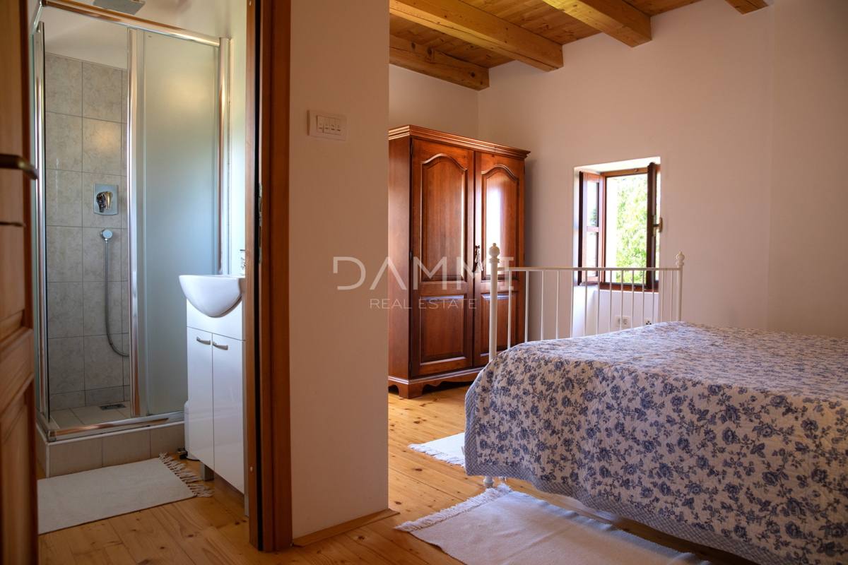 ISTRA, KANFANAR - Tradizionale casa istriana con piscina