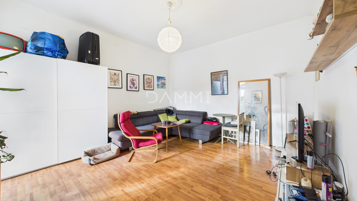 Pula, centro - appartamento con balcone