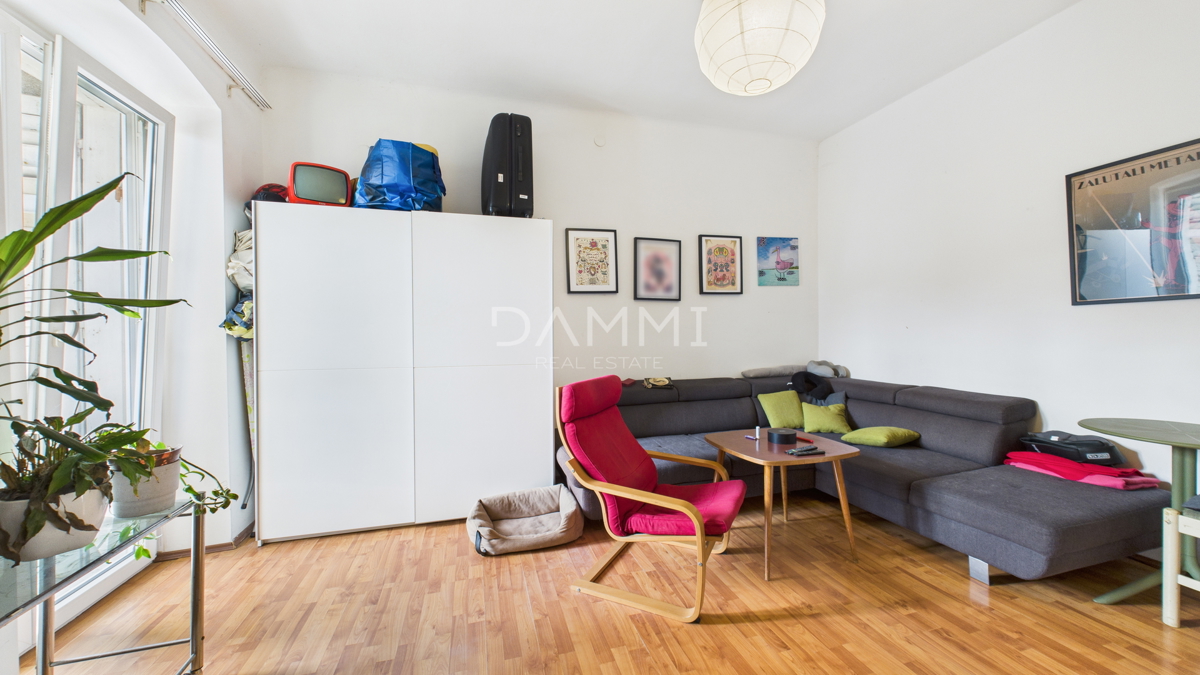 Pula, centro - appartamento con balcone