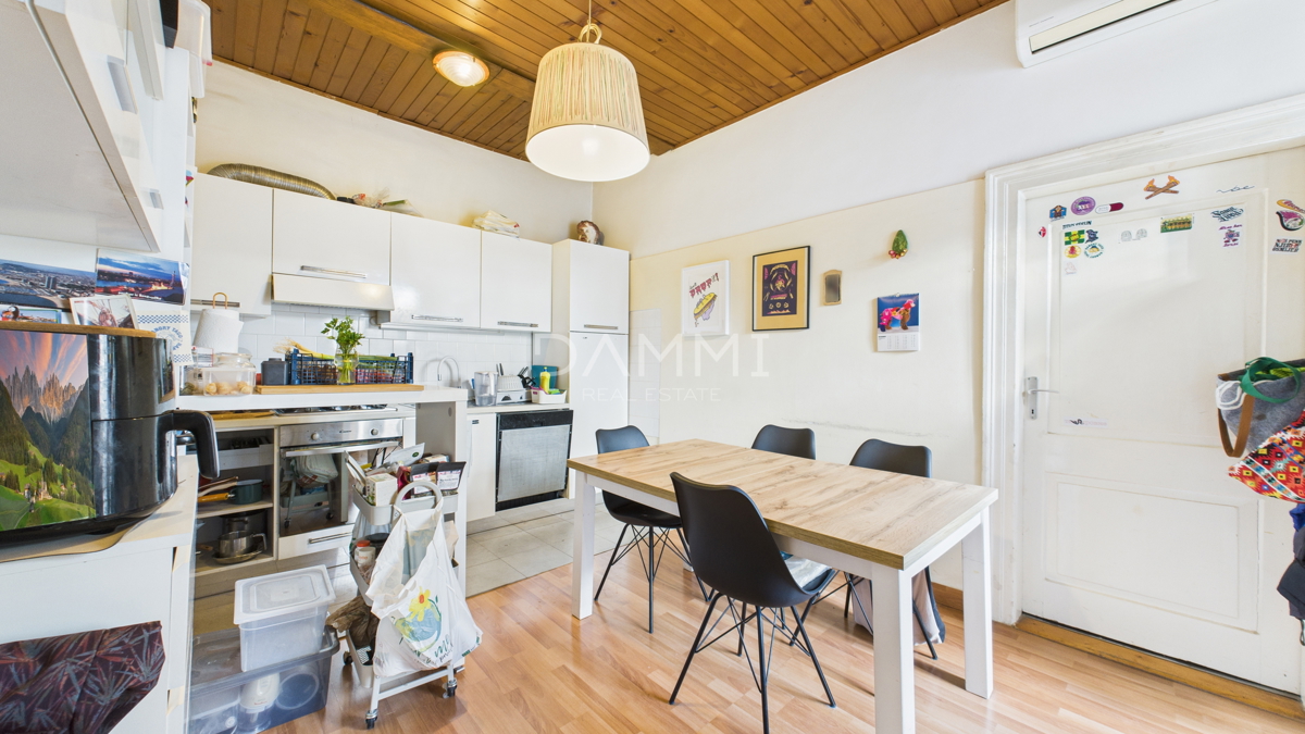 Pula, centro - appartamento con balcone