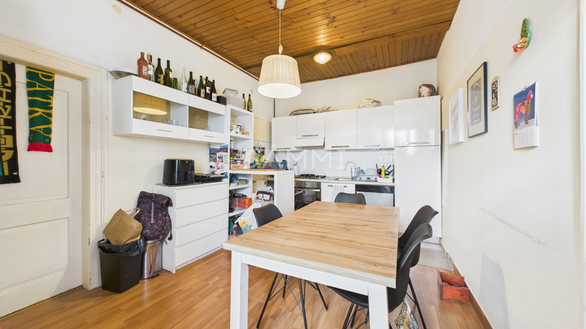 Pula, centro - appartamento con balcone