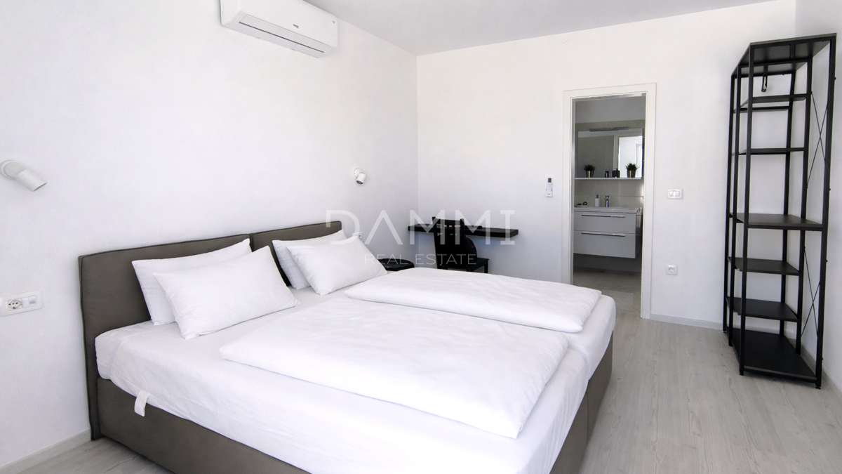 Istria. Vodnjan - villa con piscina, splendido giardino