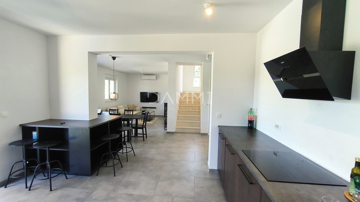 Istria. Vodnjan - villa con piscina, splendido giardino