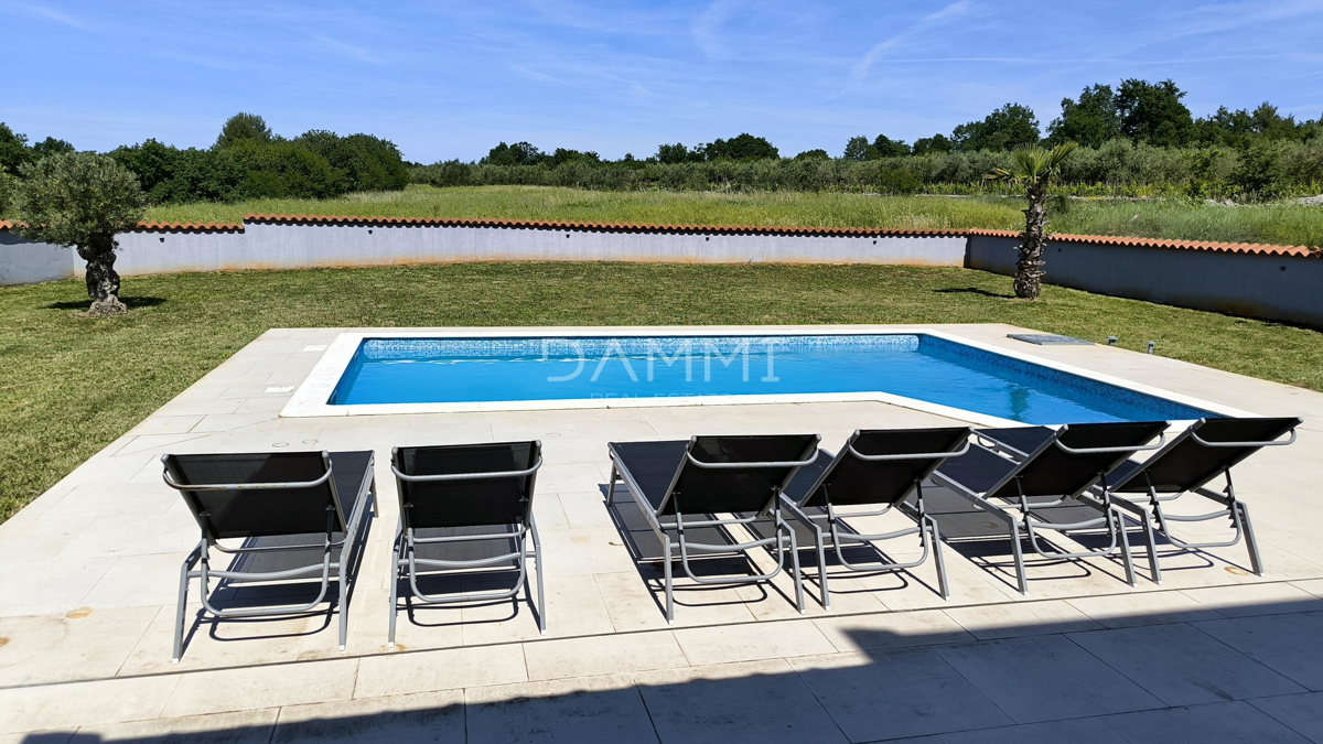 Istria. Vodnjan - villa con piscina, splendido giardino