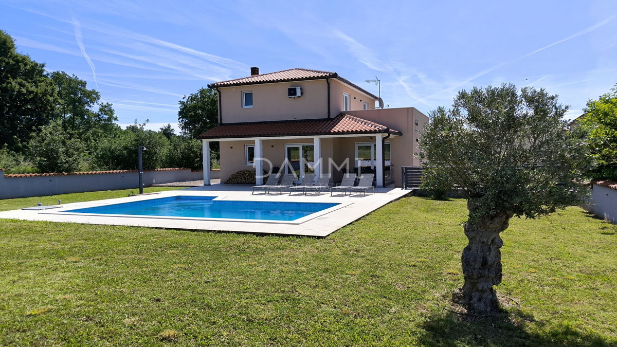 Istria. Vodnjan - villa con piscina, splendido giardino