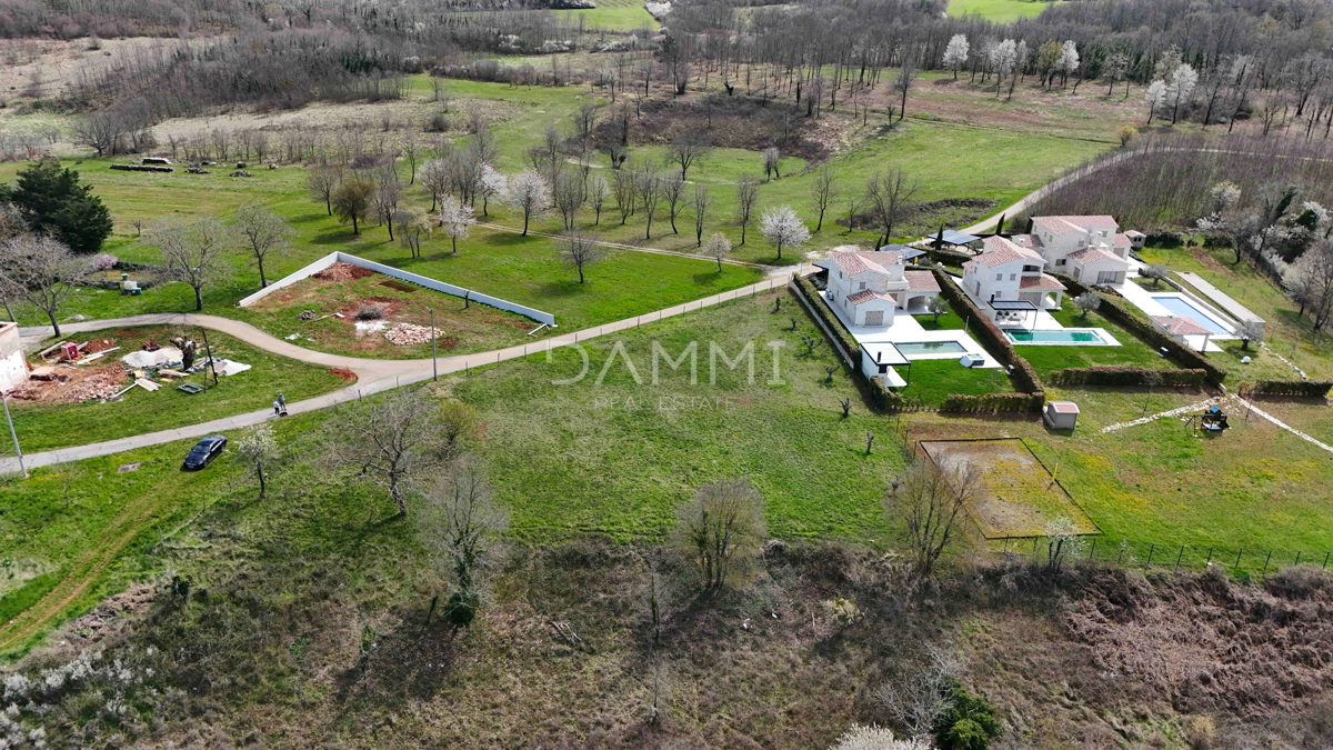 ISTRA, VIŽINADA - Terreno edificabile in posizione tranquilla