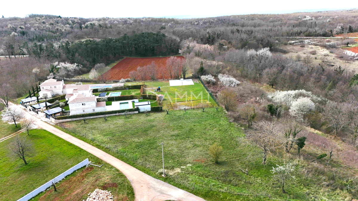 ISTRA, VIŽINADA - Terreno edificabile in posizione tranquilla