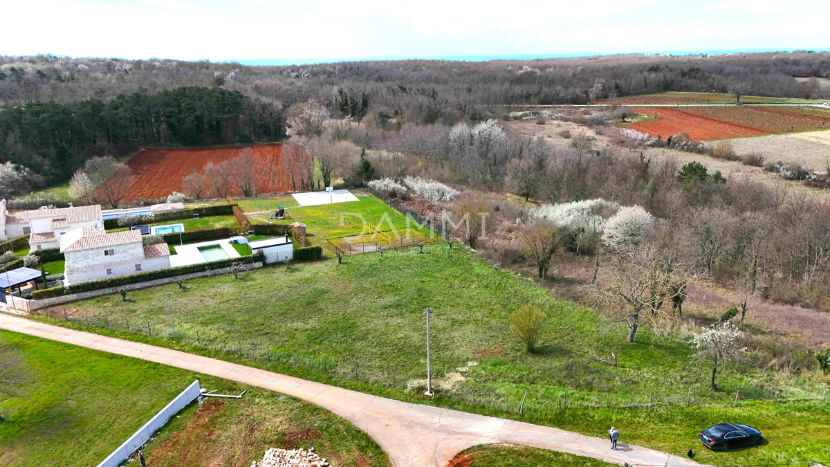 ISTRA, VIŽINADA - Terreno edificabile in posizione tranquilla