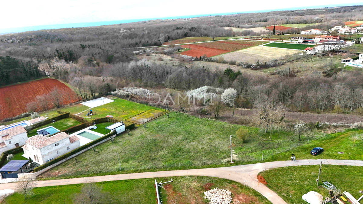 ISTRA, VIŽINADA - Terreno edificabile in posizione tranquilla