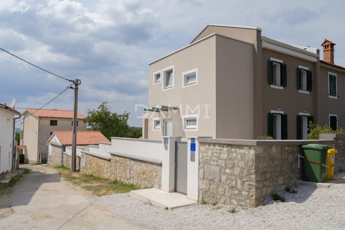 ISTRIA, LABIN - CASA MODERNA CON PISCINA