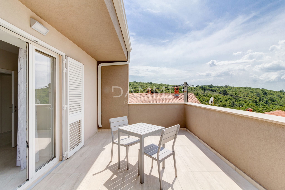 ISTRIA, LABIN - CASA MODERNA CON PISCINA