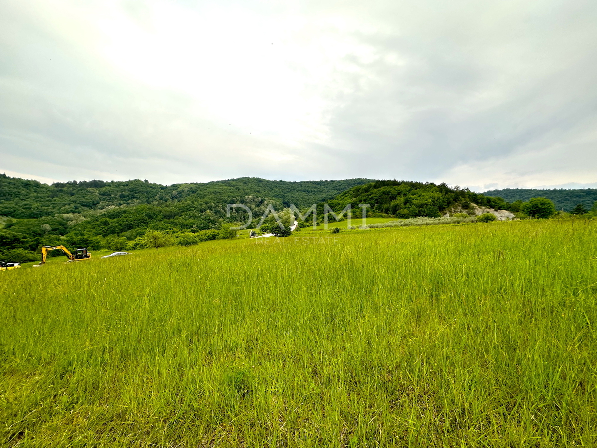 ISTRIA CENTRALE - Bellissimo terreno edificabile con vista su Butoniga