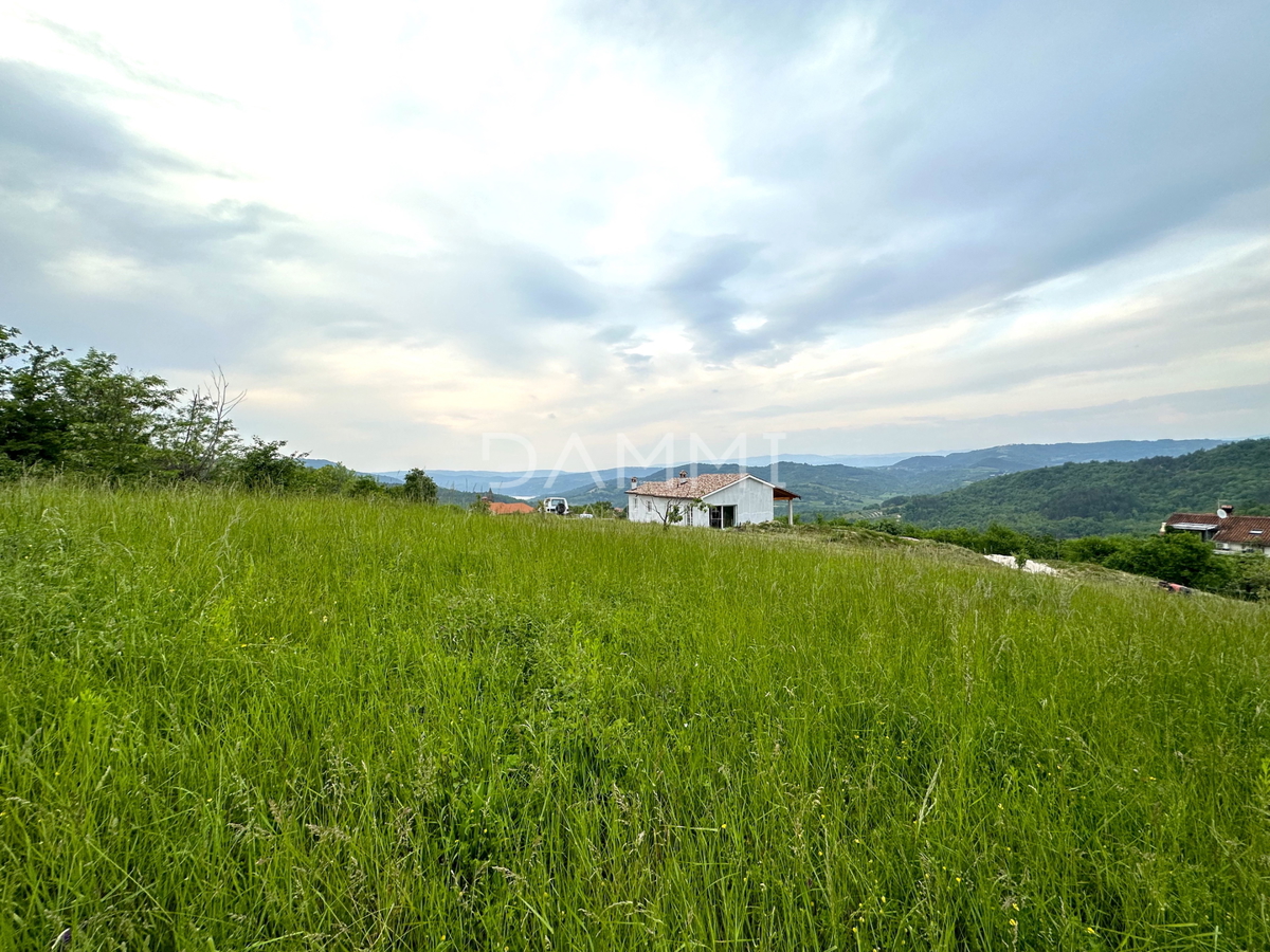 ISTRIA CENTRALE - Bellissimo terreno edificabile con vista su Butoniga