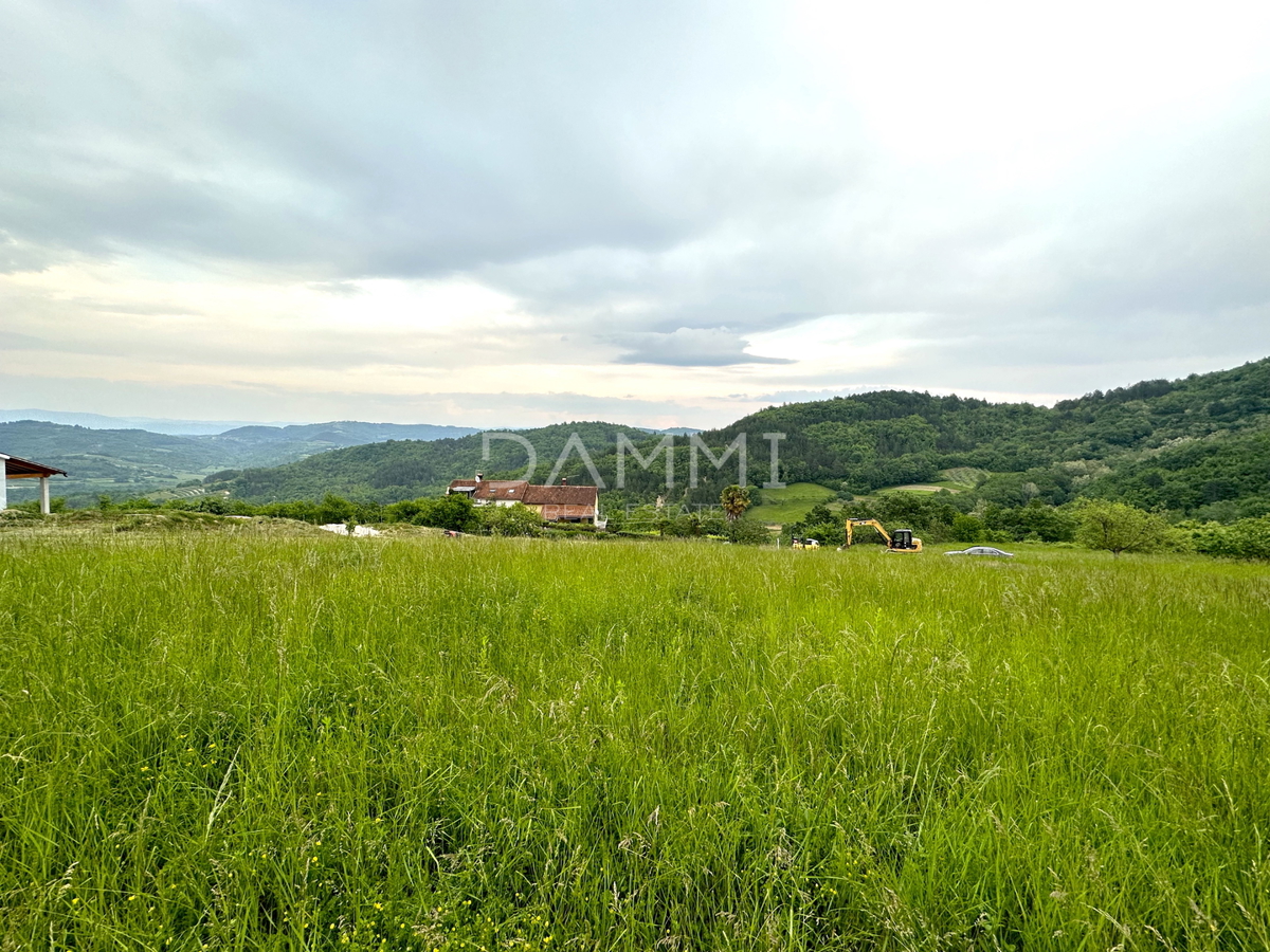 ISTRIA CENTRALE - Bellissimo terreno edificabile con vista su Butoniga