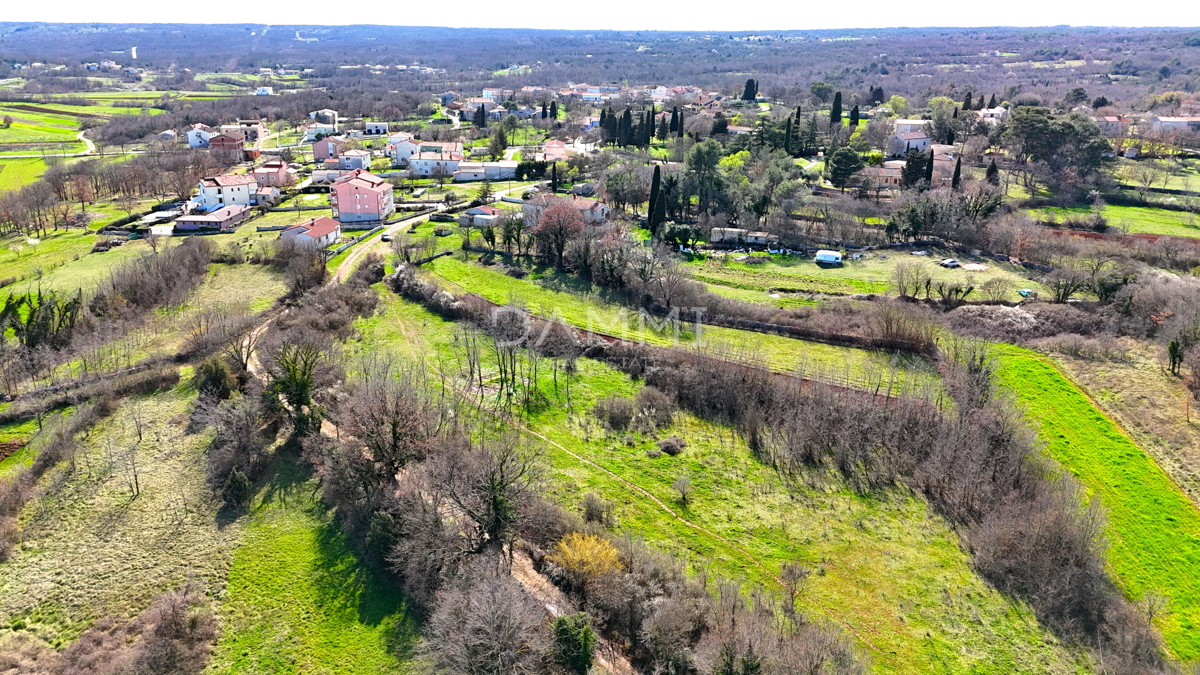 ISTRIA, MANJADVORCI - Terreno edificabile 970 m2