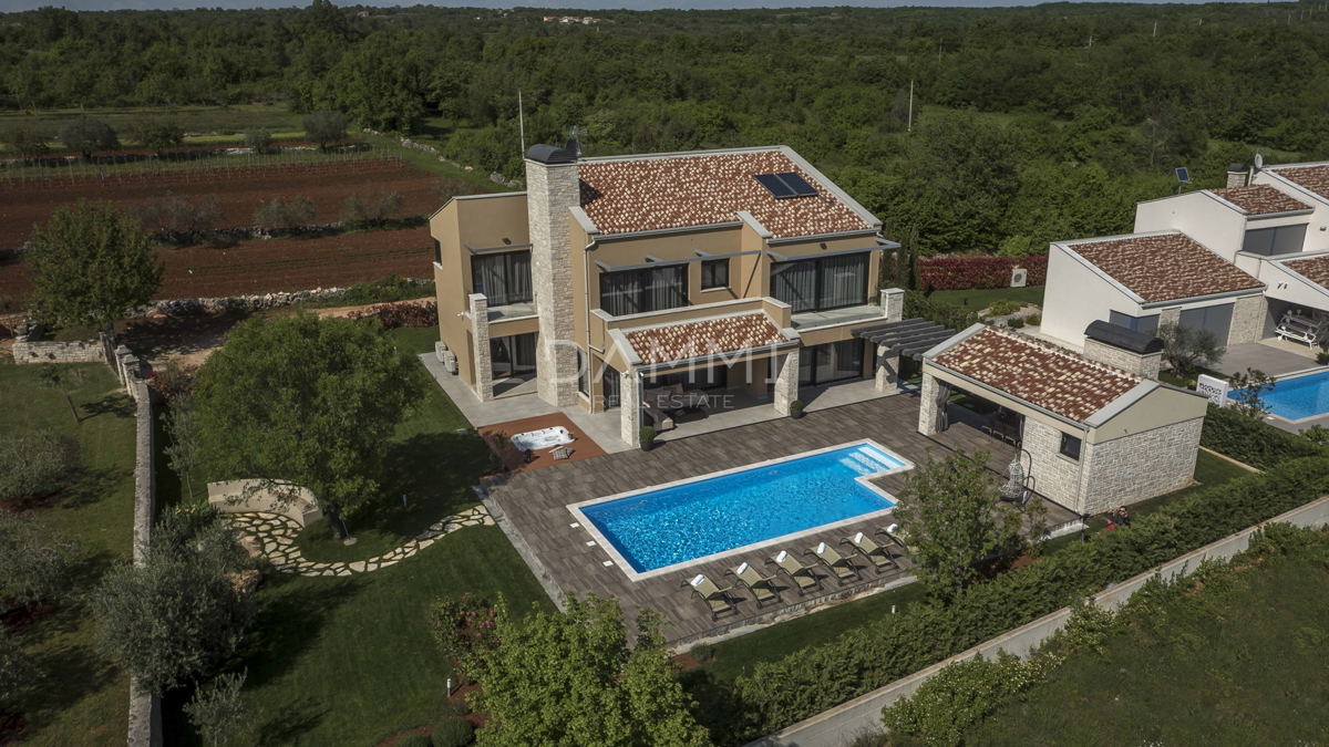 ISTRIA, SV. LOVREC - VILLA CON PISCINA