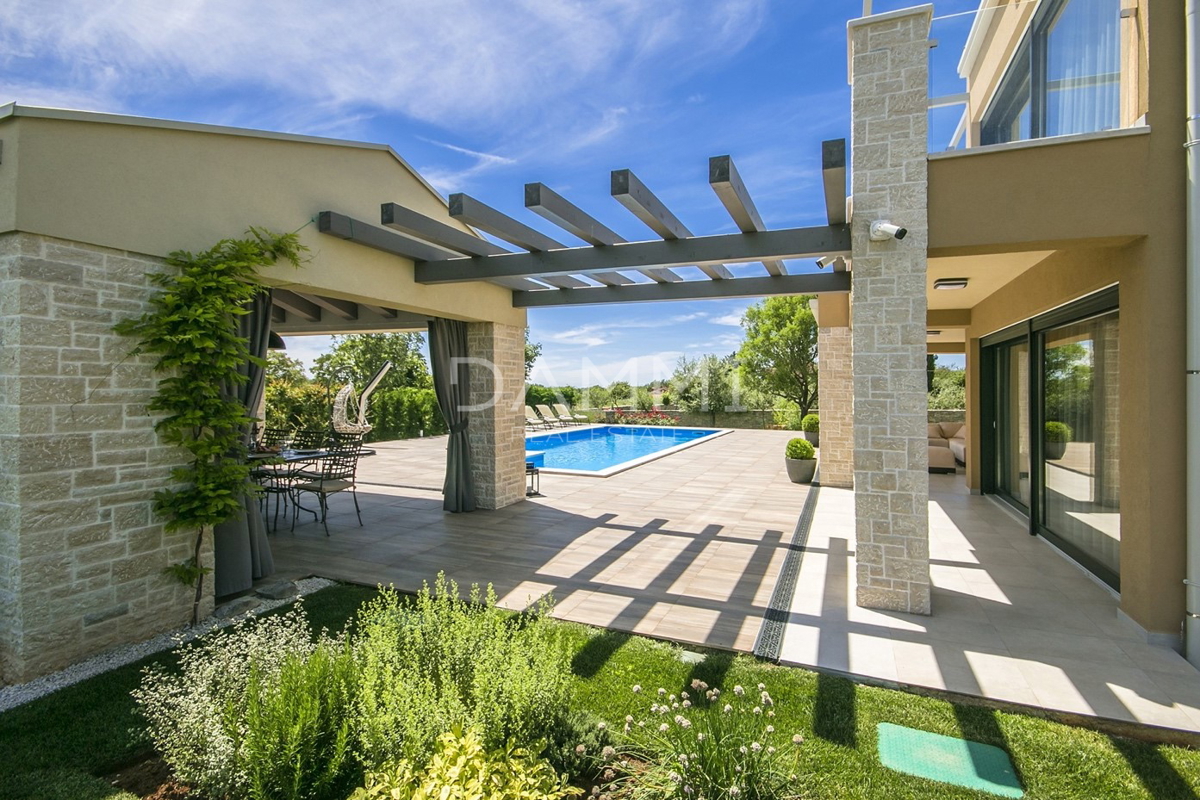 ISTRIA, SV. LOVREC - VILLA CON PISCINA