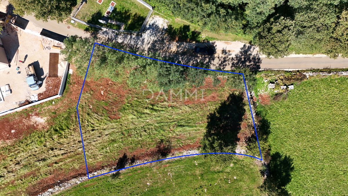 PAZIN, DINTORNI - Terreno edificabile con vista aperta 923 m2