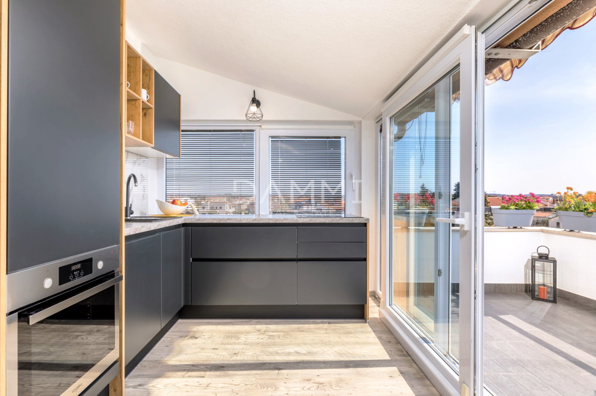 Istra, Valbandon - appartamento su due piani a 500 m dal mare