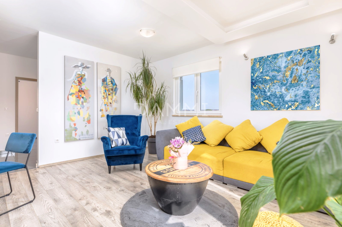 Istra, Valbandon - appartamento su due piani a 500 m dal mare