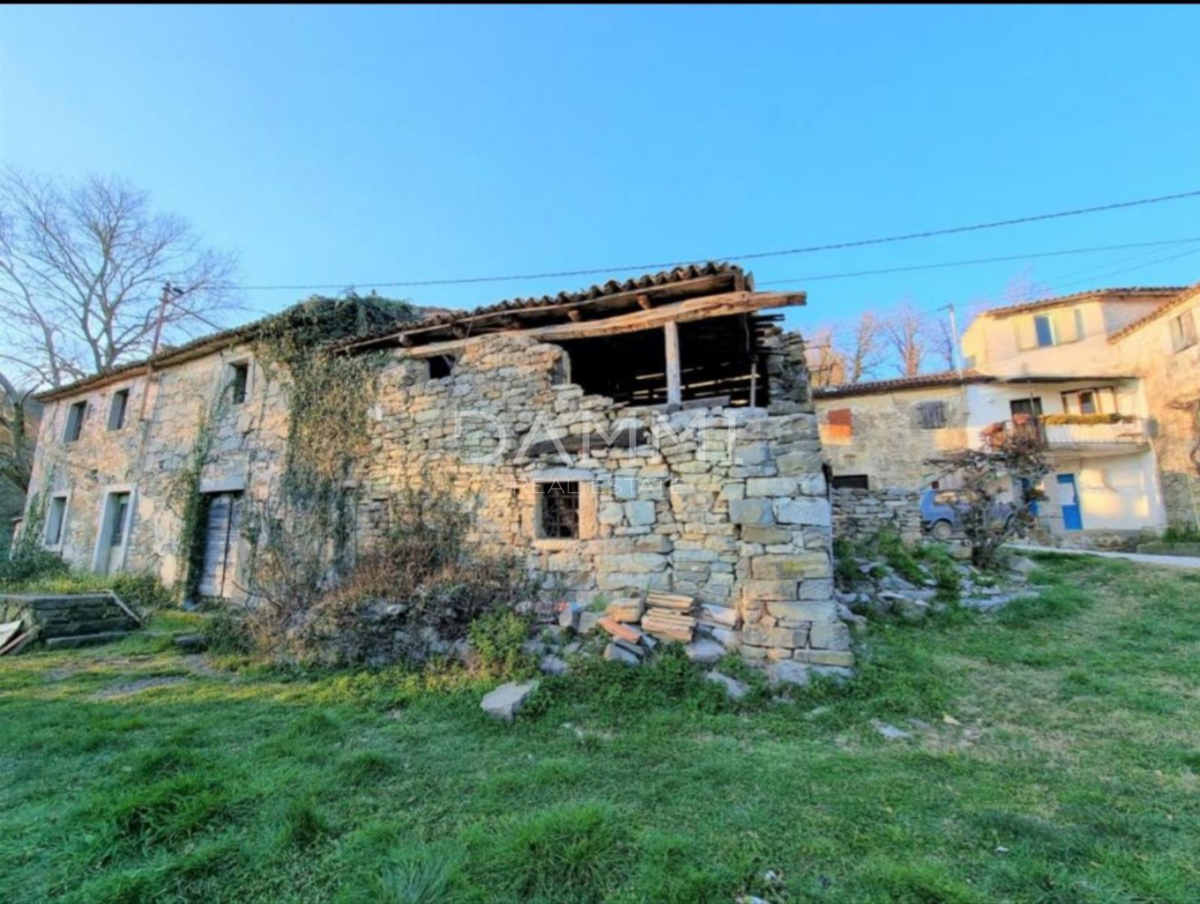 ISTRA, DRAGUĆ - DUE CASE IN PIETRA DA ADATTARE