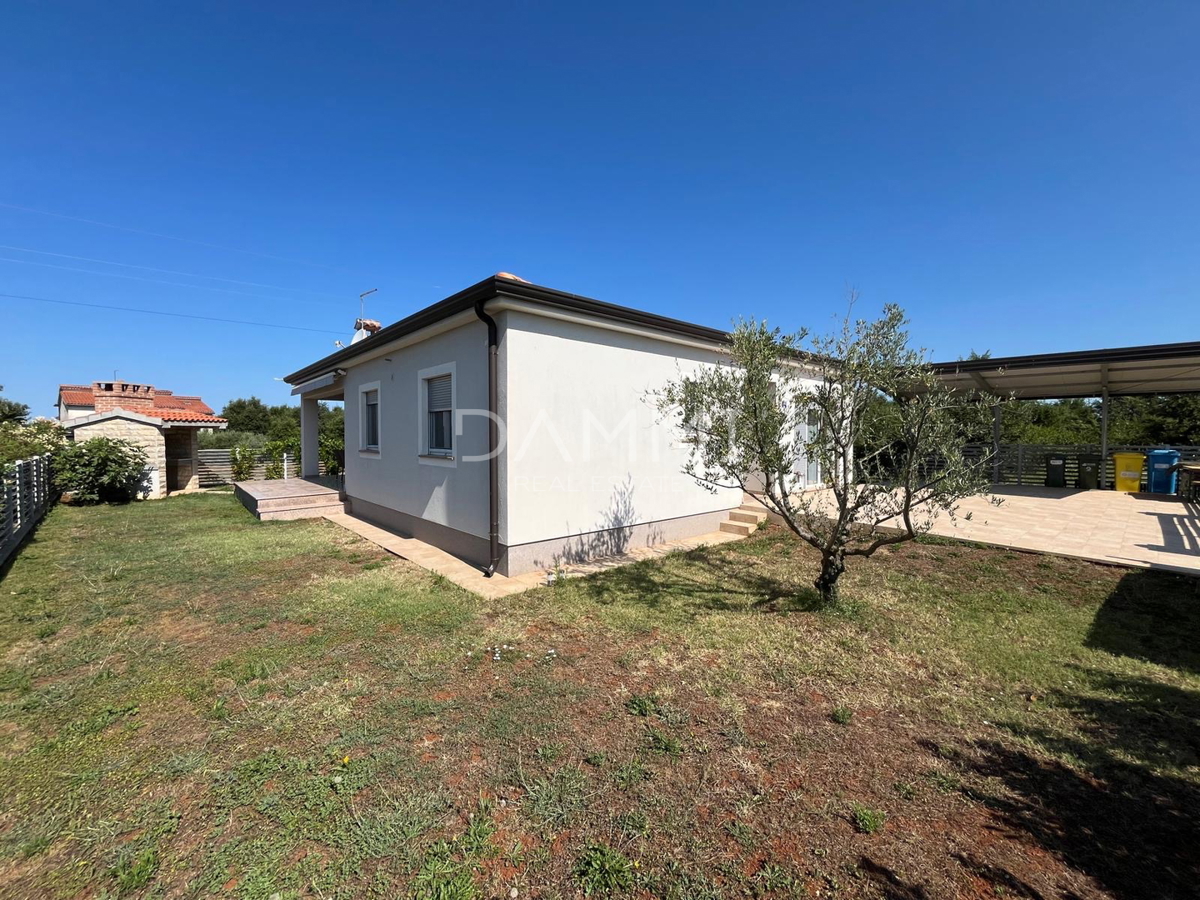 ISTRIA, POREČ - CASA INDIPENDENTE CON PISCINA A 2 KM DAL MARE
