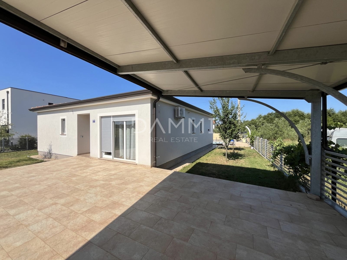 ISTRIA, POREČ - CASA INDIPENDENTE CON PISCINA A 2 KM DAL MARE