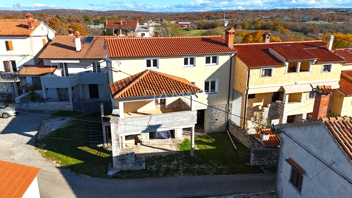 ISTRA, KANFANAR - Casa in alto grezzo in ottima posizione