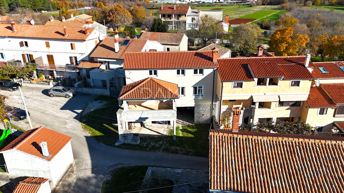 ISTRA, KANFANAR - Casa in alto grezzo in ottima posizione