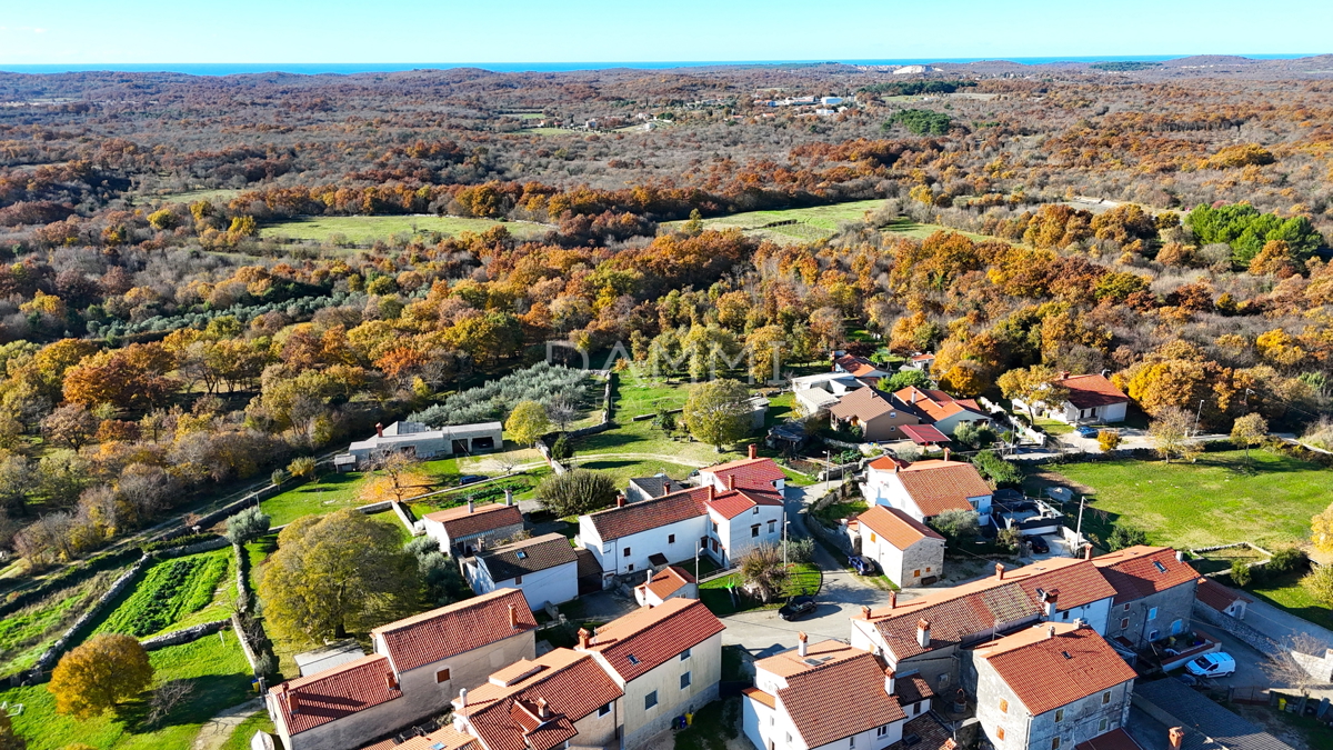 ISTRA, KANFANAR - Casa in alto grezzo in ottima posizione