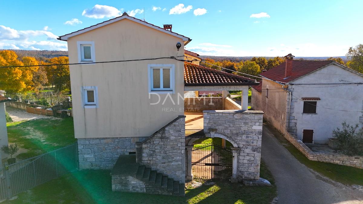 ISTRA, KANFANAR - Casa in alto grezzo in ottima posizione