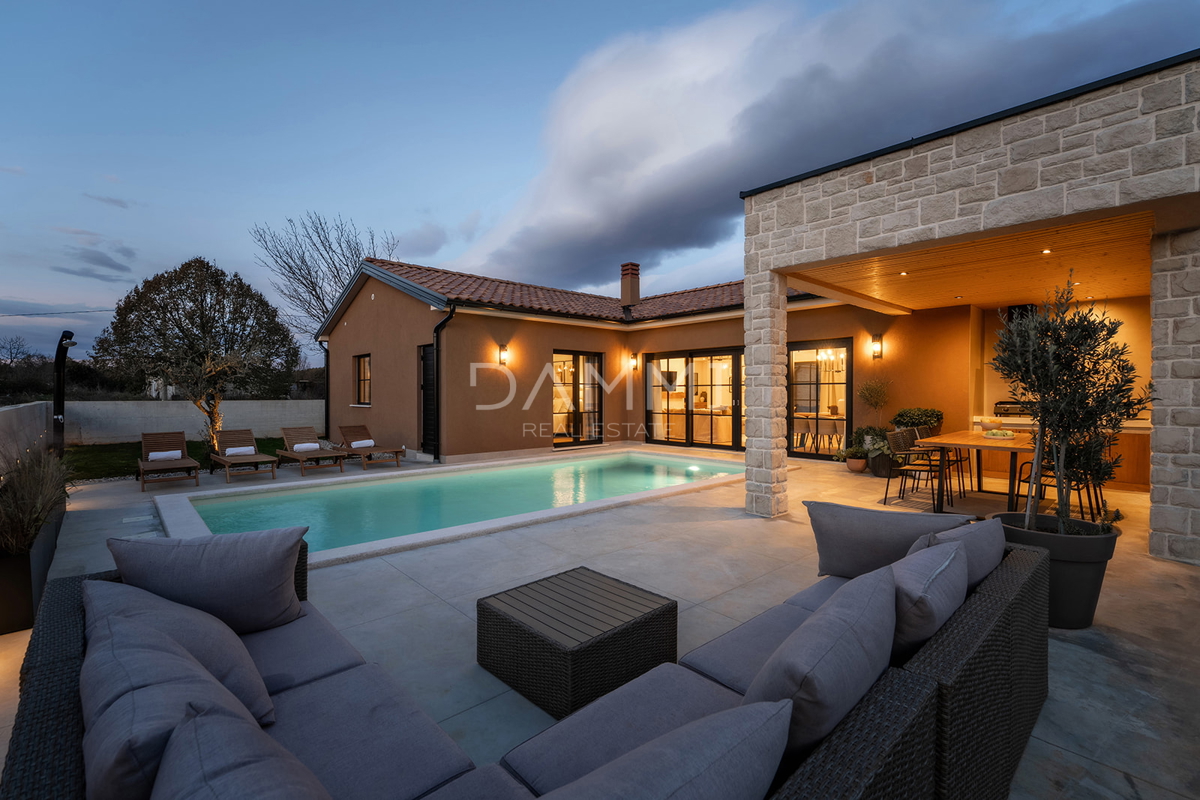 ISTRIA, ŽMINJ - Graziosa casa a un piano con piscina