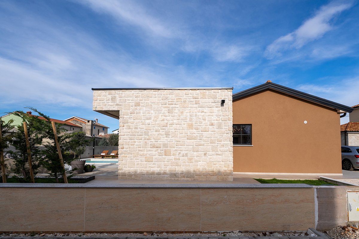 ISTRIA, ŽMINJ - Graziosa casa a un piano con piscina