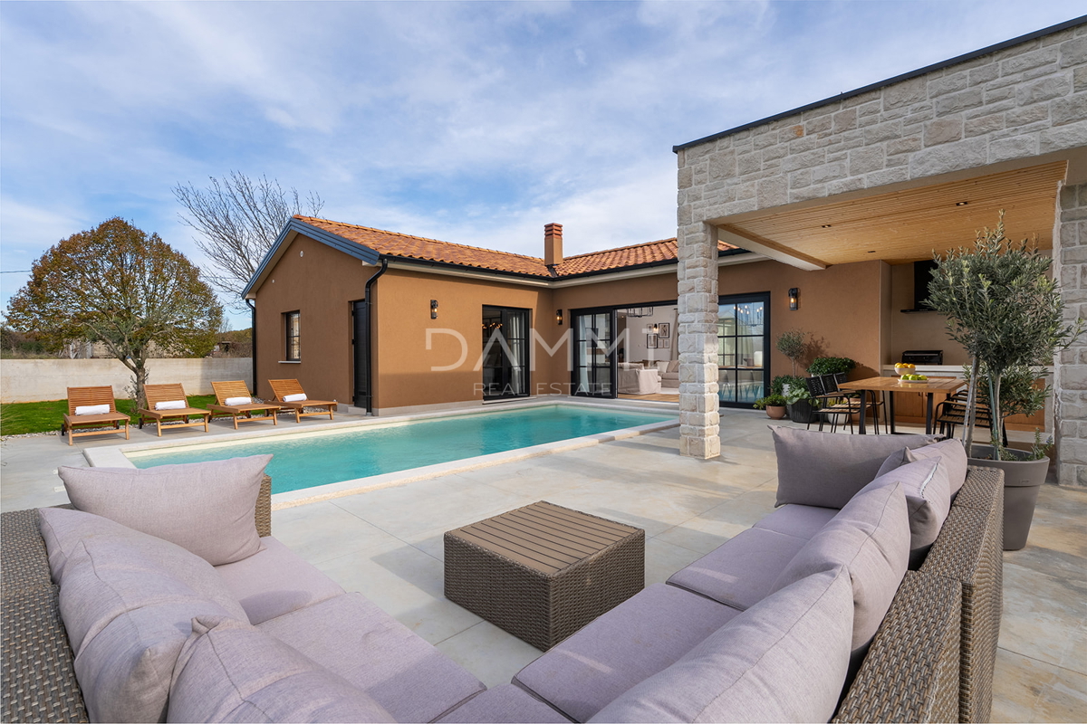 ISTRIA, ŽMINJ - Graziosa casa a un piano con piscina