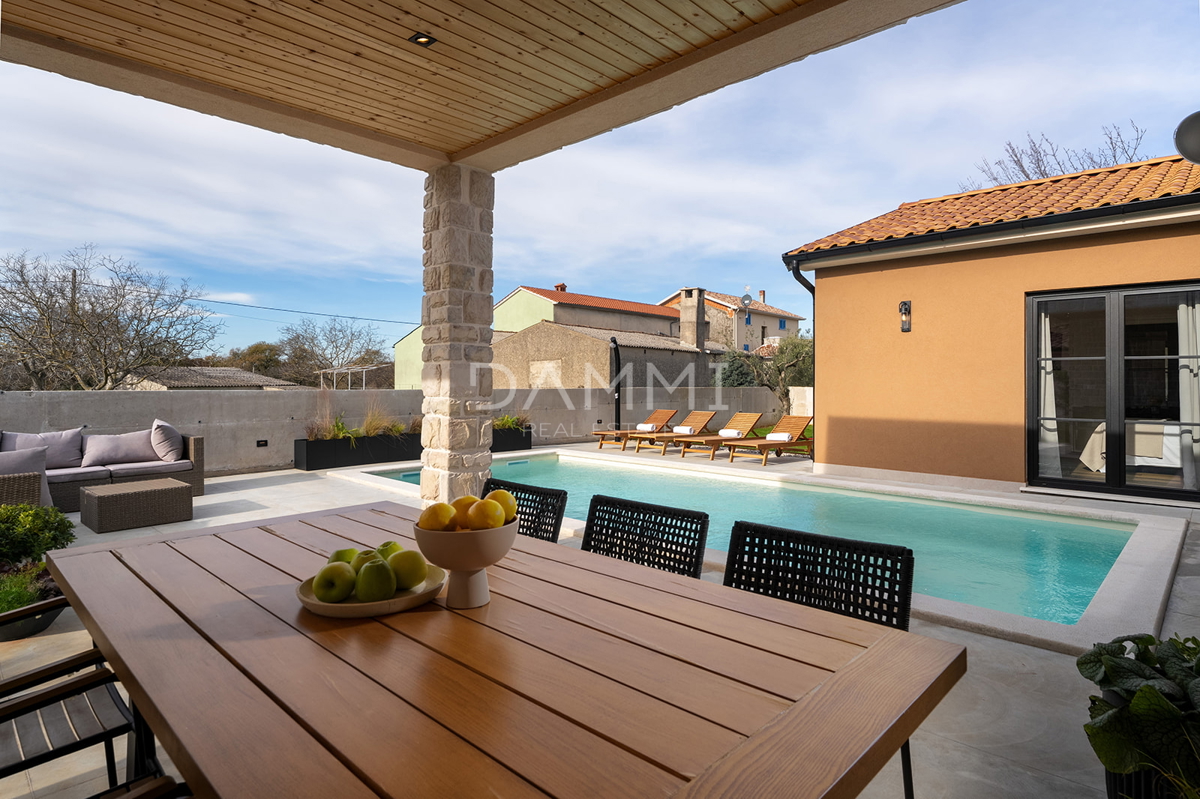 ISTRIA, ŽMINJ - Graziosa casa a un piano con piscina