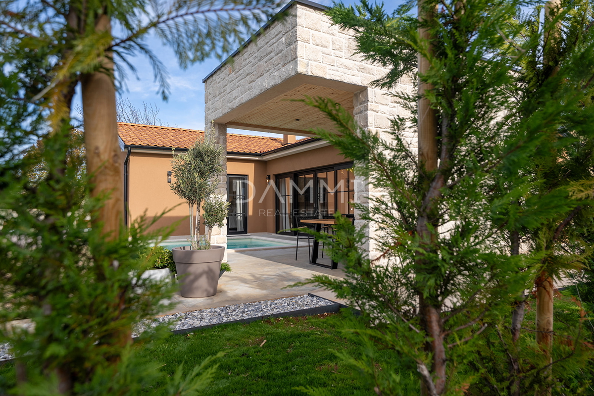 ISTRIA, ŽMINJ - Graziosa casa a un piano con piscina