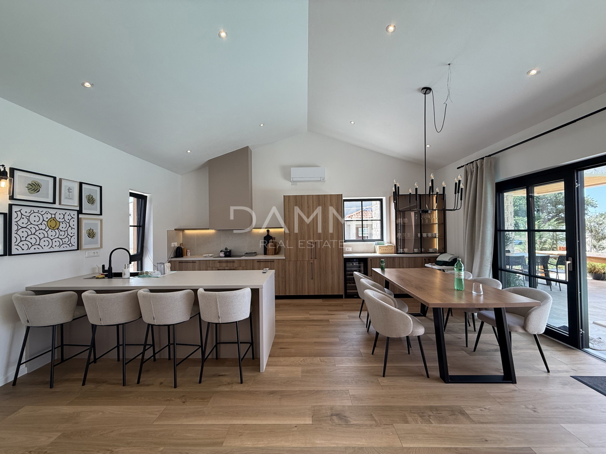 ISTRIA, ŽMINJ - Graziosa casa a un piano con piscina