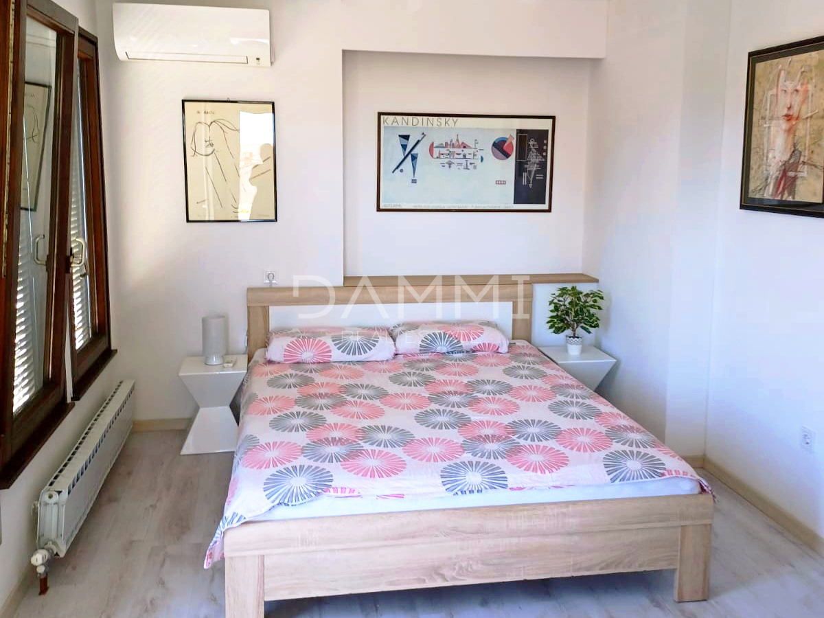 Istra, Umag - casa indipendente con appartamenti, a 100 m dalla spiaggia, vista mare