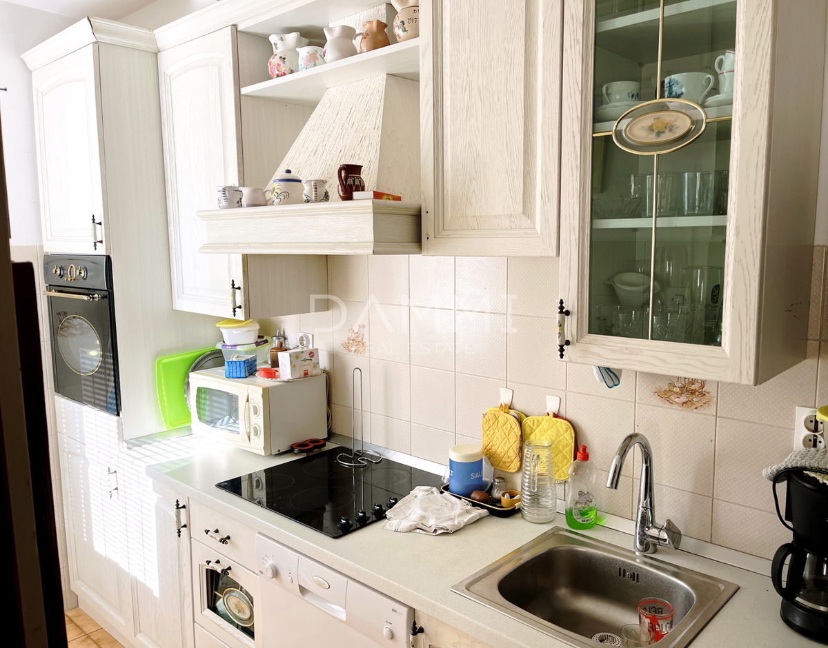 Istra, Umag - casa indipendente con appartamenti, a 100 m dalla spiaggia, vista mare